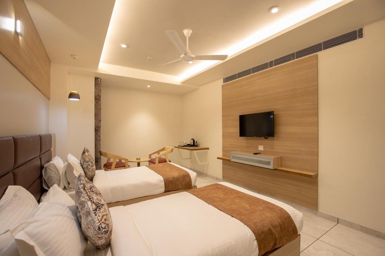 Hotel Silvera Grand Ahmedabad Exterior foto