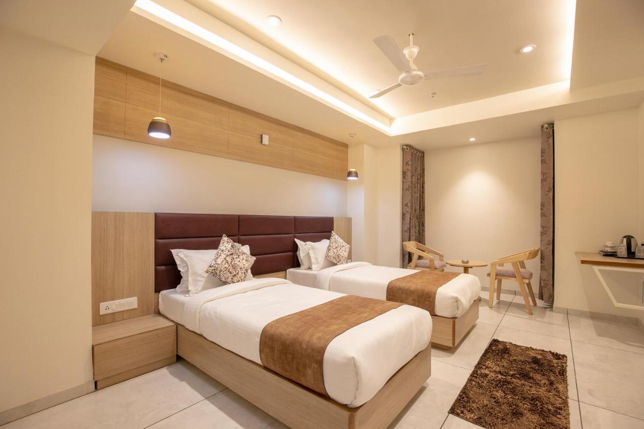 Hotel Silvera Grand Ahmedabad Exterior foto