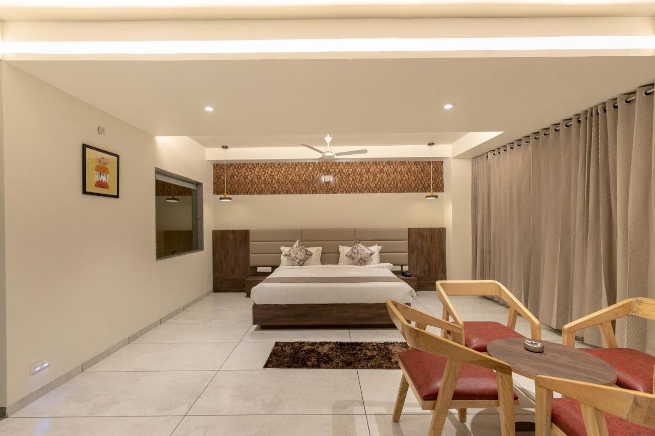 Hotel Silvera Grand Ahmedabad Exterior foto