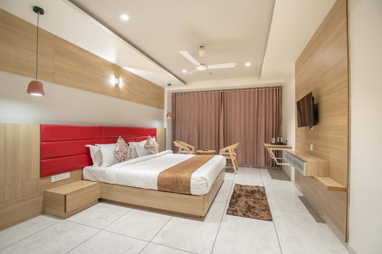 Hotel Silvera Grand Ahmedabad Exterior foto