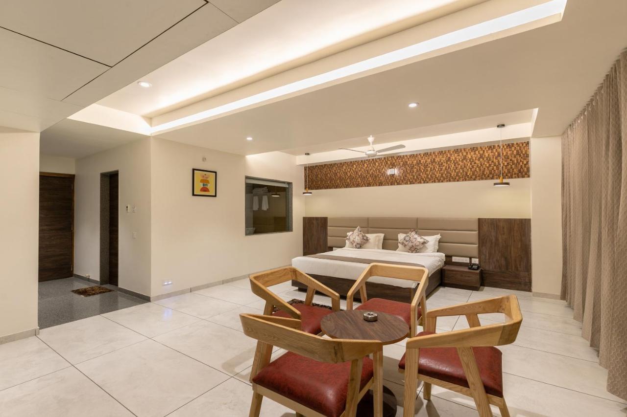 Hotel Silvera Grand Ahmedabad Exterior foto