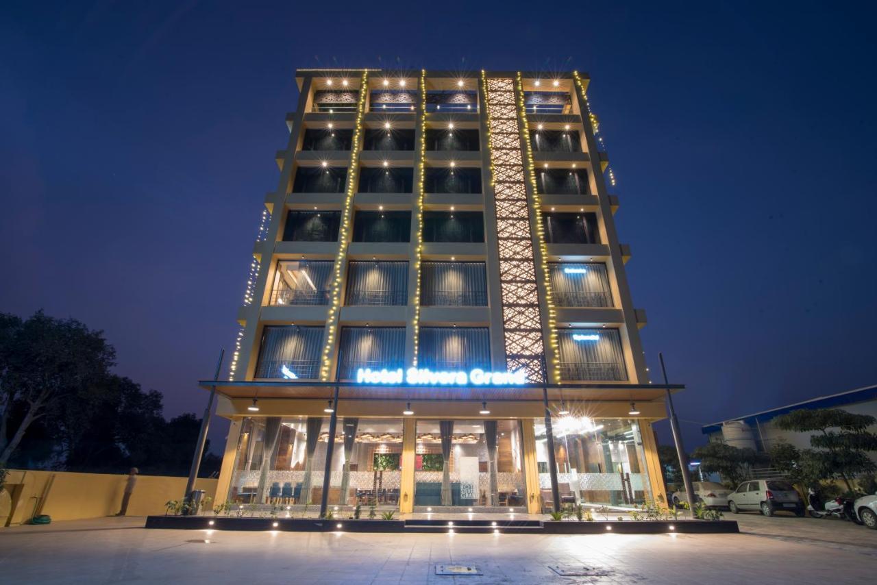 Hotel Silvera Grand Ahmedabad Exterior foto