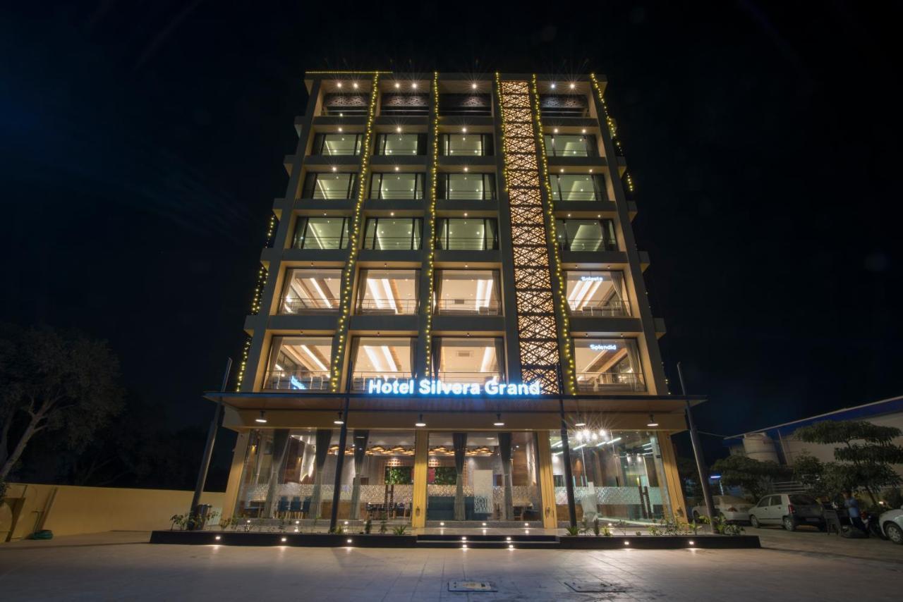 Hotel Silvera Grand Ahmedabad Exterior foto