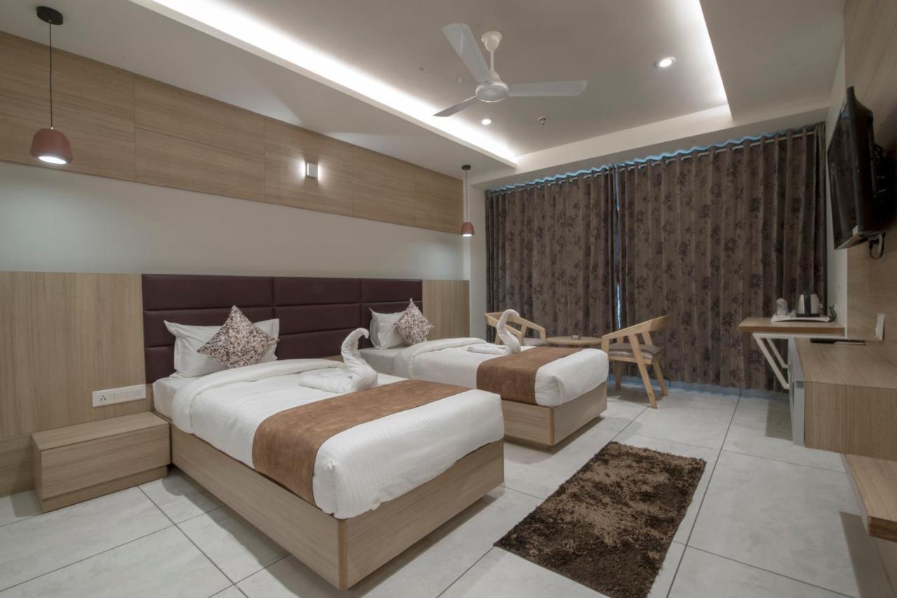 Hotel Silvera Grand Ahmedabad Exterior foto