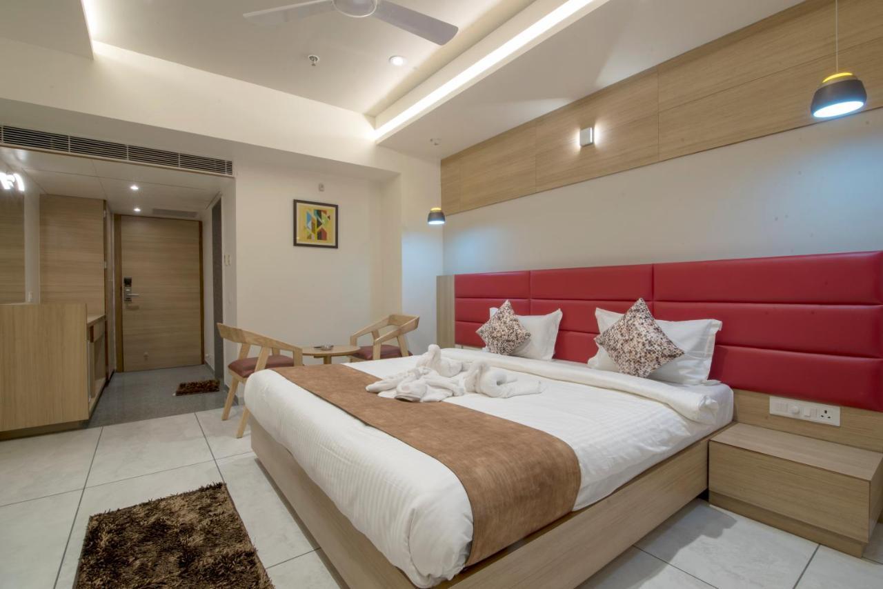 Hotel Silvera Grand Ahmedabad Exterior foto
