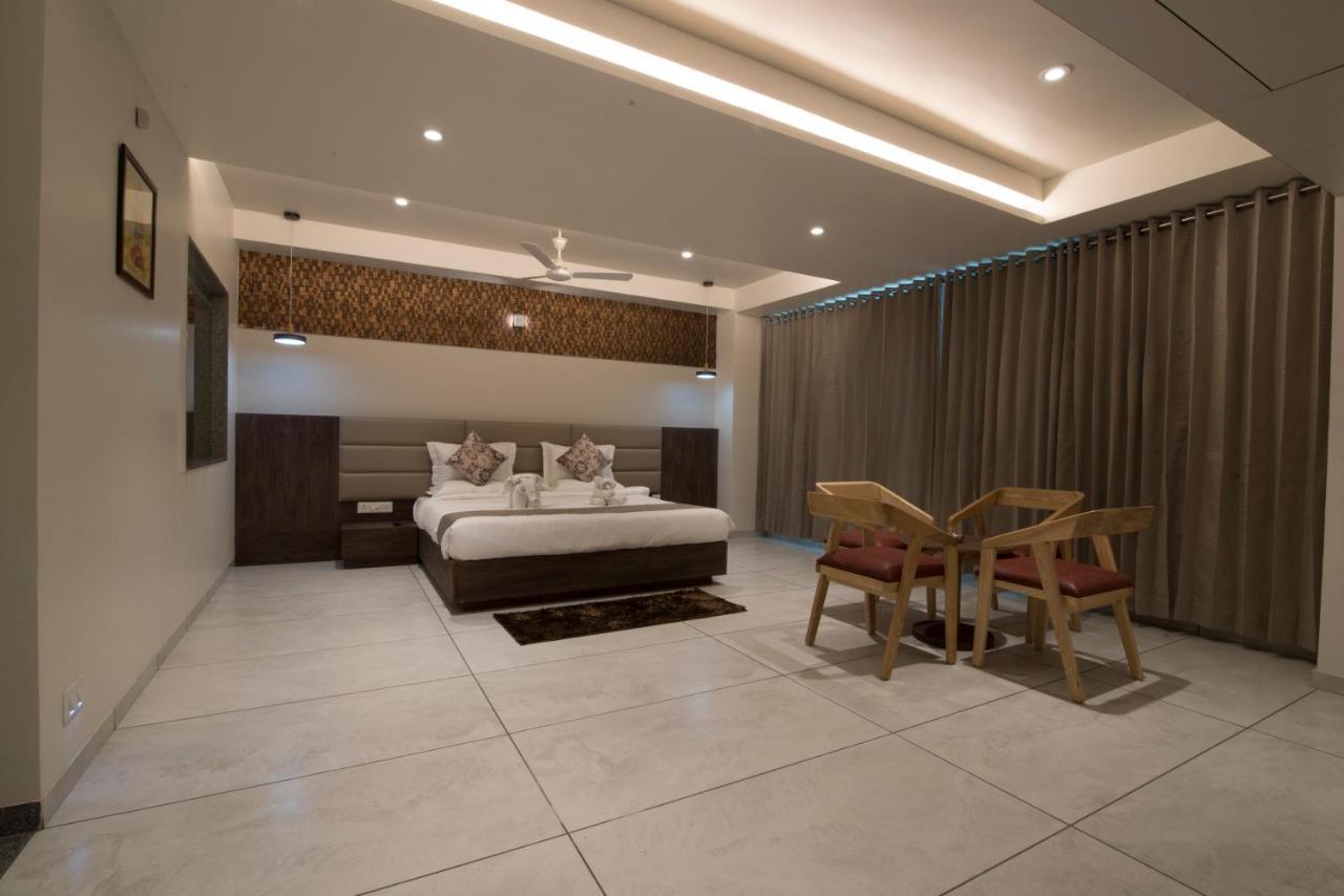 Hotel Silvera Grand Ahmedabad Exterior foto