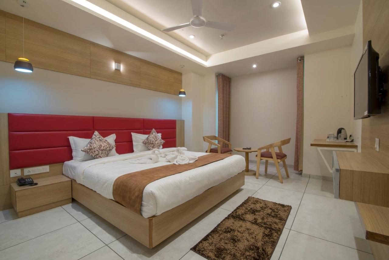 Hotel Silvera Grand Ahmedabad Exterior foto